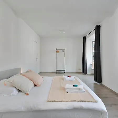 Σπίτι διακοπών Spacious Terraced House, Center Of