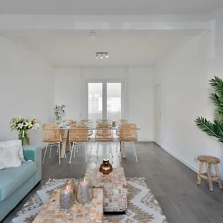 Spacious Terraced House, Center Of